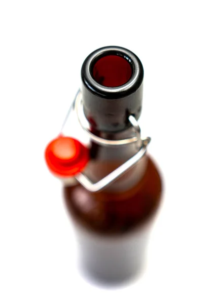 Стеклянная Бутылка Металлической Пробкой Размытый Фон — стоковое фото