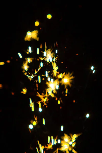 失物即用 黑色背景上的火光 明亮的波克 模糊的火背景 — 图库照片