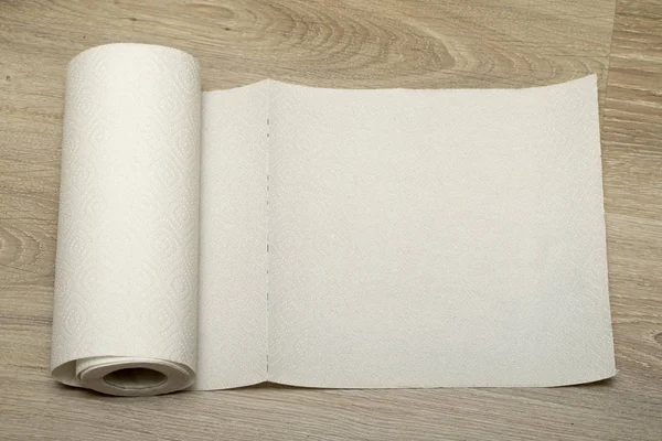 Белый Бумажный Рулон Полотенце Деревянном Фоне — стоковое фото