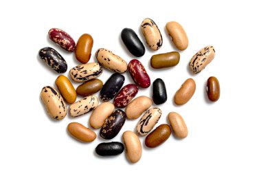 Beyaz arkaplanda izole edilmiş fasulye.