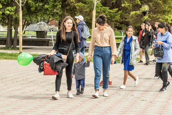 Pietropawłowsk Kazachstan Czerwca 2019 Międzynarodowy Dzień Dziecka Parada Uczniów Uczennice — Zdjęcie stockowe