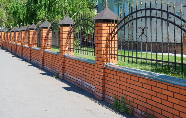 Metal Fence Red Brick Street — Stock Photo, Image