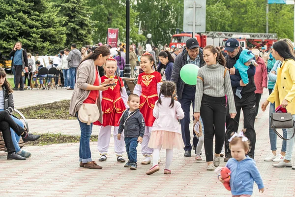 Pietropawłowsk Kazachstan Czerwca 2019 Międzynarodowy Dzień Dziecka Parada Uczniów Uczennice — Zdjęcie stockowe