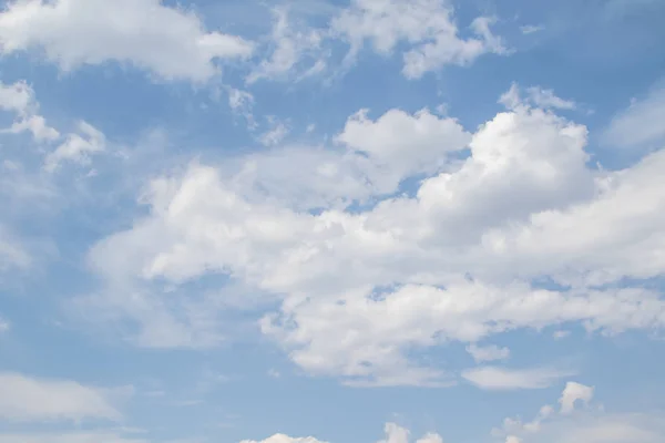 Blauwe Lucht Met Witte Cumulus Wolken Achtergrond Hemel Wolken — Stockfoto