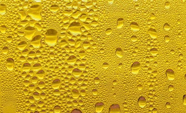 Drops Water Glass Yellow Background Beer Misted Background — Stock Photo, Image