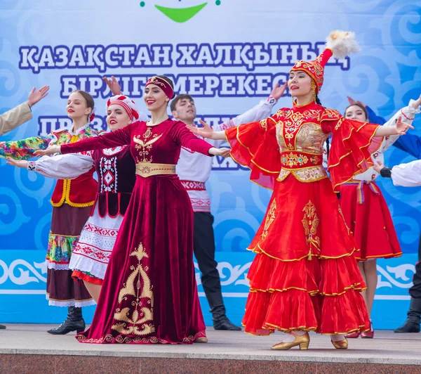 Petropavlovsk Kazakstan Maj 2019 Songs Och Danser Medborgarekostymerna Bemannar Kasakhstan — Stockfoto