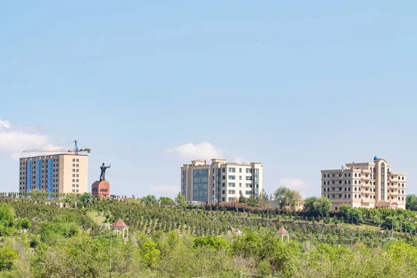 Shymkent Kazajstán Abril 2019 Green Trees Blue Sky Multi Storey —  Fotos de Stock