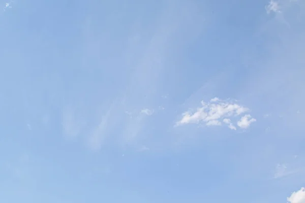 Белые Облака Голубом Небе День Обои — стоковое фото
