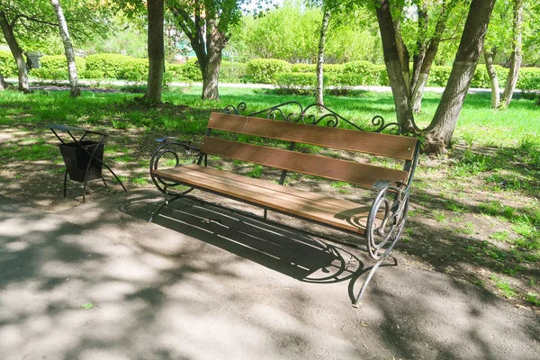 Wooden Park Bench Spring Landscape — Stock Photo, Image