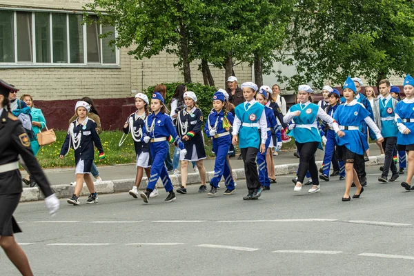 Petropavlovsk Kasakhstan Juni 2019 International Børnedag Paraden Skolebørn Studerende Gennem - Stock-foto