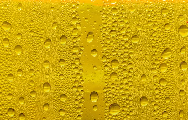Капли Воды Стекло Желтое Фоновое Пиво Туманный Фон — стоковое фото
