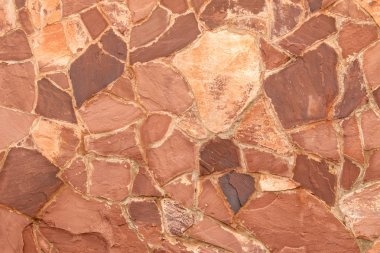 Arka plan olarak kırmızı granit taş duvar