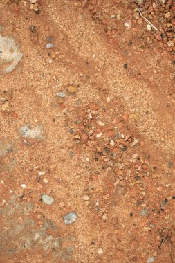 Arka plan olarak kırmızı granit taş duvar