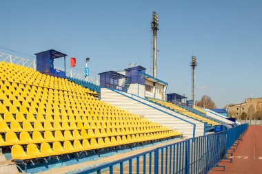 Stadyum, plastik koltuklar, stadyum altyapısı.