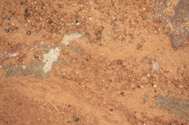 Arka plan olarak kırmızı granit taş duvar