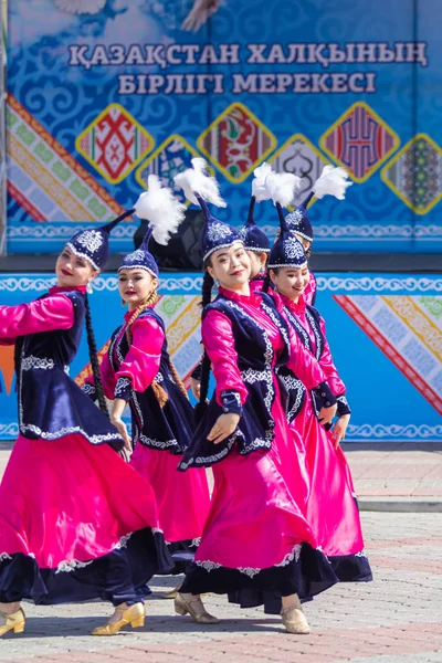 Petropavlovsk Kasakhstan Mai 2019 Sanger Danser Nasjonaldraktene Til Folkene Kasakhstan – stockfoto