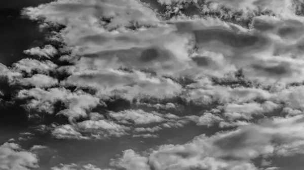 White Clouds Dark Sky Monochrome — Stock Photo, Image
