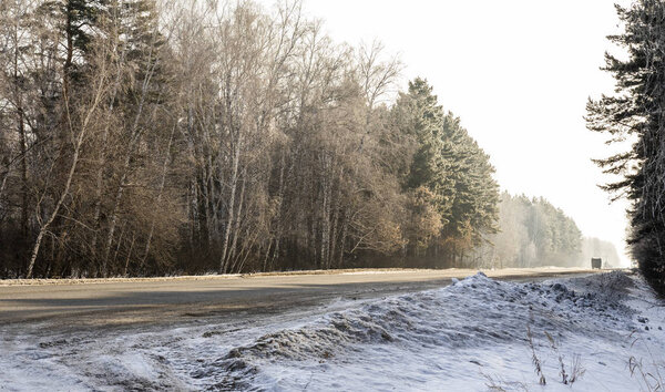 Дорога в лесу снег зимний пейзаж
.