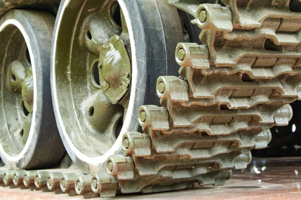 Bir Tank Tekerleğinin Tırtılları Yakın Çekim — Stok fotoğraf