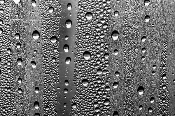 ガラスの雨滴 黒白の背景 ファッションガラスの質感 — ストック写真