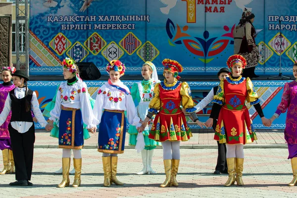 Petropavlovsk Kazakistan Maggio 2019 Canzoni Balli Nei Costumi Nazionali Dei — Foto Stock