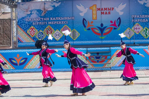 Petropavlovsk Cazaquistão Maio 2019 Cânticos Danças Nos Trajes Nacionais Dos — Fotografia de Stock
