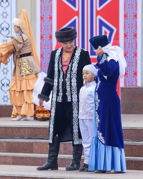 Petropavlovsk Kazajstán Mayo 2019 Canciones Bailes Los Trajes Nacionales Los — Foto de Stock