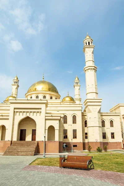 Petropavlovsk Cazaquistão Maio 2019 Mesquita Muçulmana Cúpulas Douradas — Fotografia de Stock