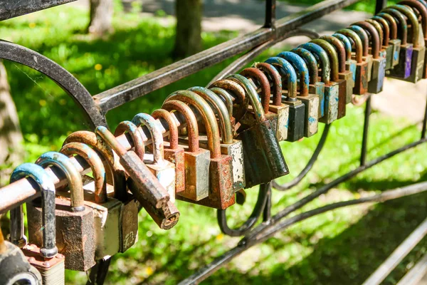 Schloss Der Liebe Hängt Zaun — Stockfoto