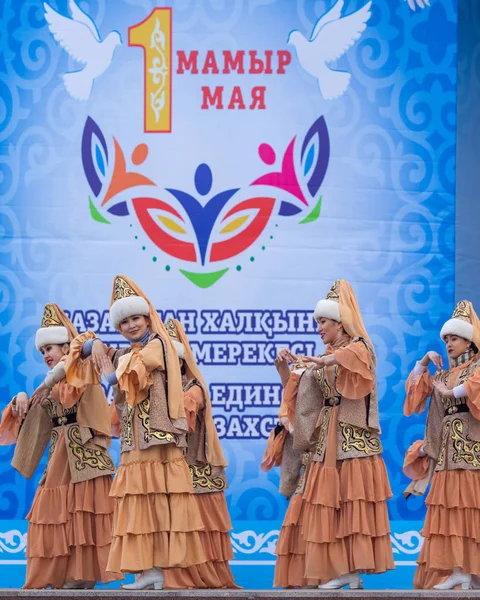 Petropavlovsk Kazakhstan 1Er Mai 2019 Chansons Danses Dans Les Costumes — Photo