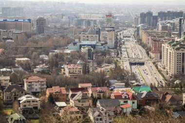 Almatı, Kazakistan-Mart 29, 2019: Almatı şehir, Kazakistan modern mimarlık. Yukarıdan görüntüle.