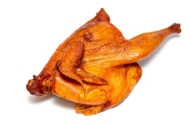 Beyaz arka planda izole füme tavuk ızgarası.