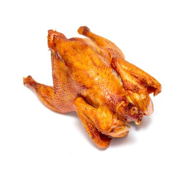 Beyaz arka planda izole füme tavuk ızgarası.