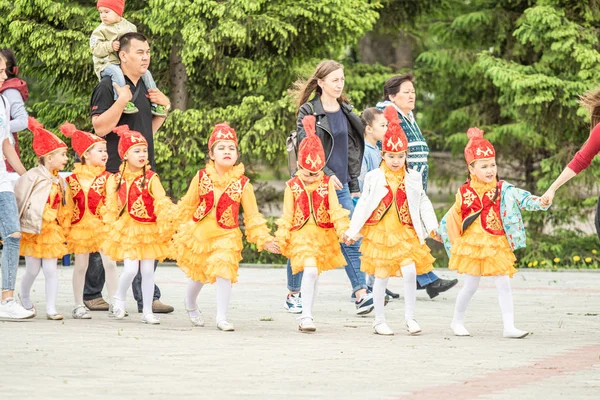 Petropavlovsk Cazaquistão Junho 2019 Dia Internacional Criança Desfile Estudantes Crianças — Fotografia de Stock