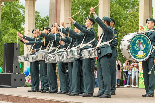 Petropavlovsk Cazaquistão Junho 2019 Dia Internacional Criança Desfile Estudantes Crianças — Fotografia de Stock