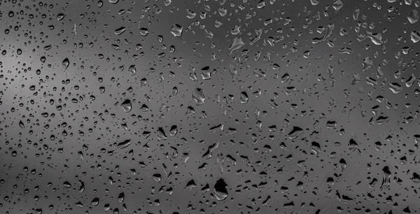 Regendruppels Het Glas Sombere Weer Grijze Achtergrond Regen Grijze Wolken — Stockfoto