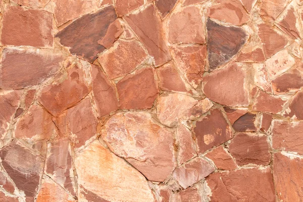 Arka plan olarak kırmızı granit taş duvar