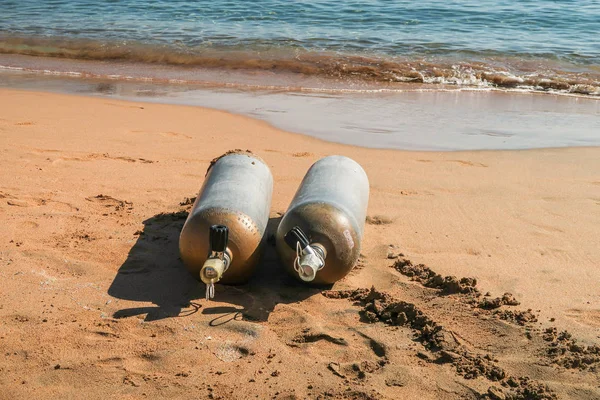 Sharm Sheikh Ägypten November 2017 Zwei Sauerstoffflaschen Zum Tauchen Sand — Stockfoto