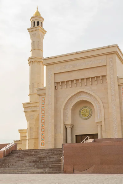 哈萨克斯坦彼得罗巴甫洛夫斯克 2019年5月6日 穆斯林清真寺 金色圆顶 — 图库照片