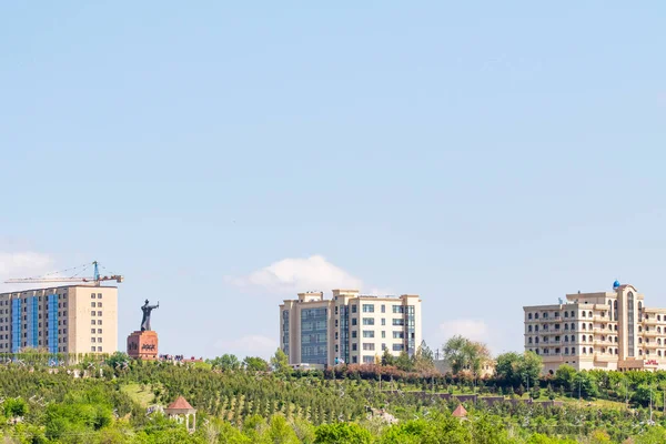 Shymkent Kazajstán Abril 2019 Green Trees Blue Sky Multi Storey — Foto de Stock