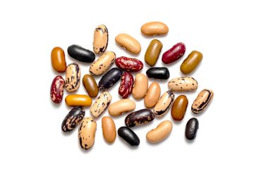 Beyaz arkaplanda izole edilmiş fasulye.