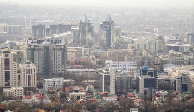 Almatı, Kazakistan-Mart 29, 2019: Almatı şehir, Kazakistan modern mimarlık. Yukarıdan görüntüle.