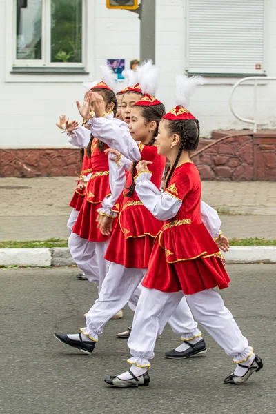 Petropavlovsk Kazakstan Juni 2019 Internationella Barn Dagen Parad Skolbarn Studenter — Stockfoto