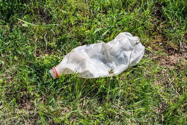 Plastic Trash Waste Green Grass Environmental Pollution — Stock Photo, Image