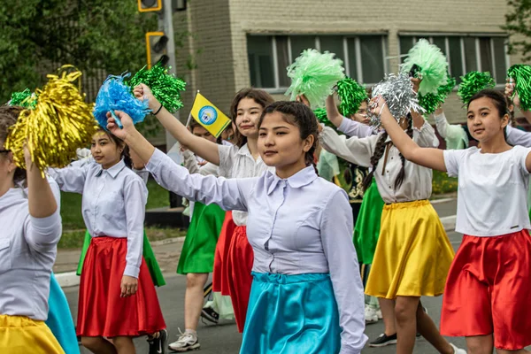 Petropavlovsk Kazakstan Juni 2019 Internationella Barn Dagen Parad Skolbarn Studenter — Stockfoto