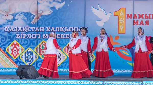 Petropavlovsk Kazakhstan 1Er Mai 2019 Chansons Danses Dans Les Costumes — Photo
