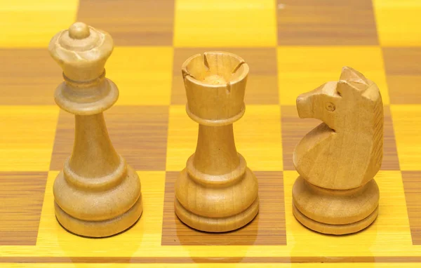 Chess pieces on a chessboard, wooden pieces. — Stock Photo, Image