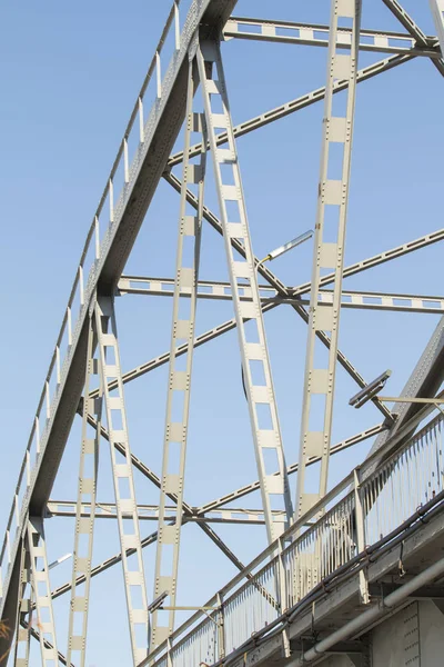 Metallbögen Der Brücke Über Den Fluss Winter Landschaft — Stockfoto