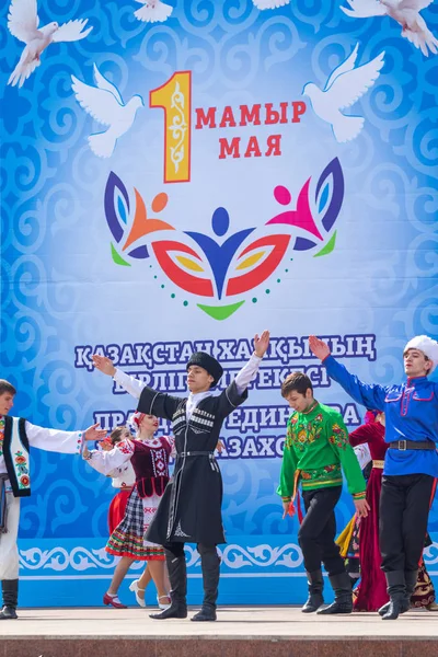 Petropavlovsk Kazajstán Mayo 2019 Canciones Bailes Los Trajes Nacionales Los — Foto de Stock