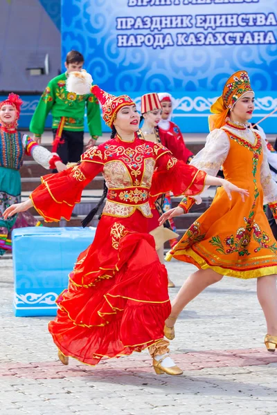 Petropavlovsk Kazakstan Maj 2019 Songs Och Danser Medborgarekostymerna Bemannar Kasakhstan — Stockfoto